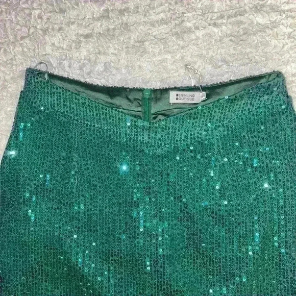 NWT Beginning Boutique Women Green/Teal Casual Skirt 8 Sequin V Waist - Picture 2 of 7